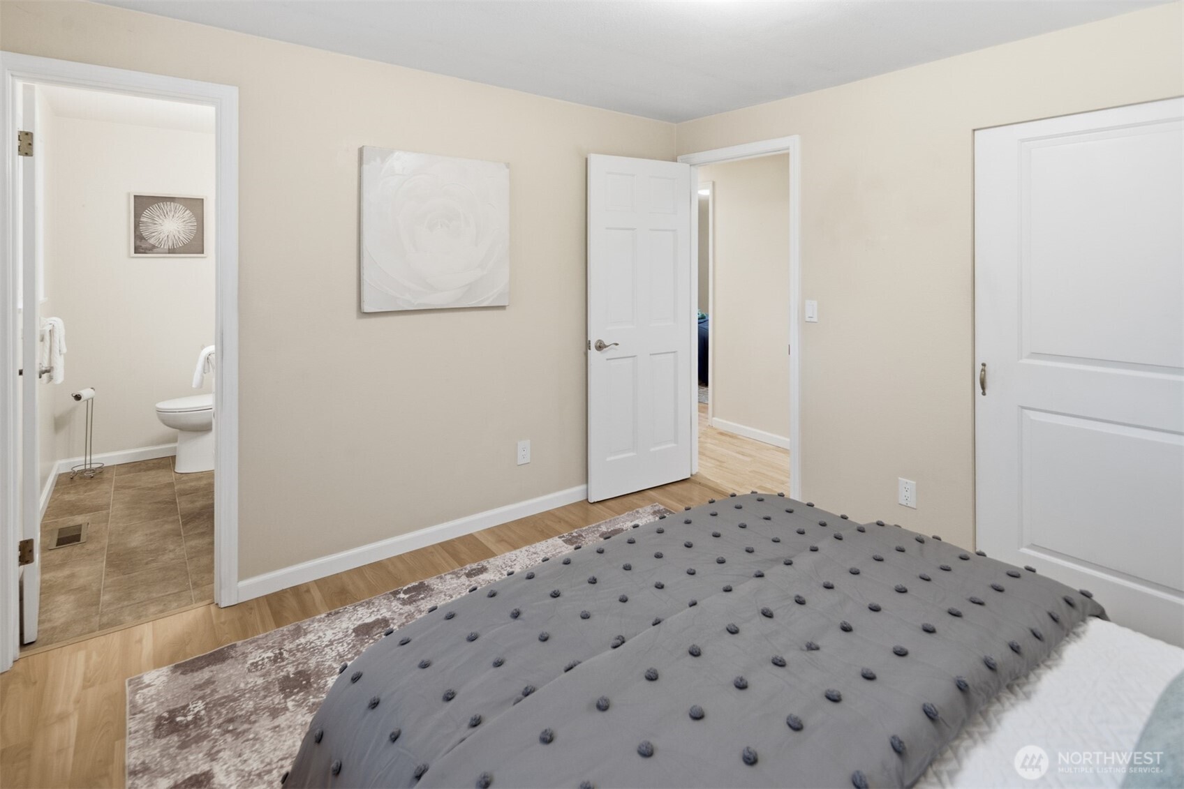 Kirkland, Washington, 98033, United States, 4 Bedrooms Bedrooms, ,3 BathroomsBathrooms,Residential,For Sale,1988062