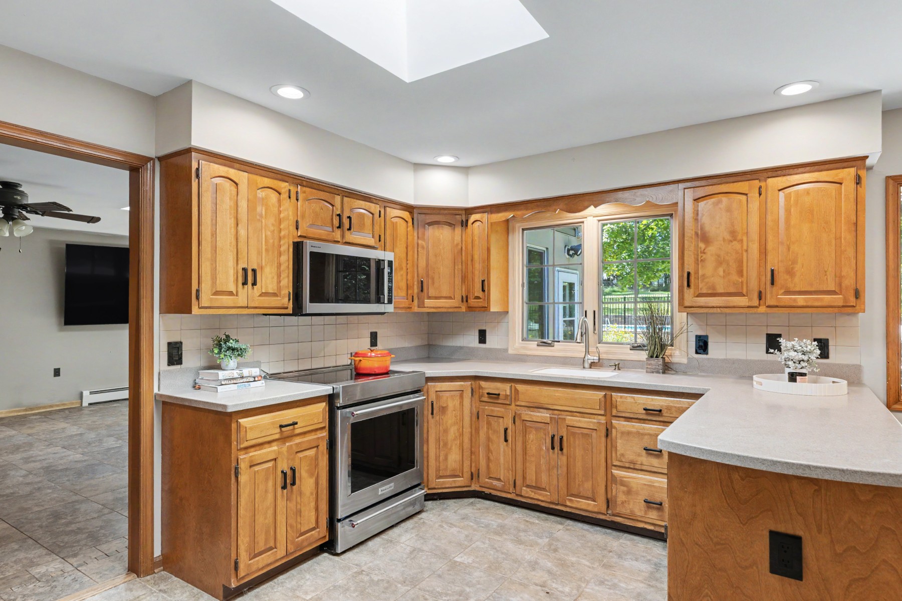  Thoughtfully Improved Ranch Home Tucked Away on 6.3 Private Acres - 物件實景