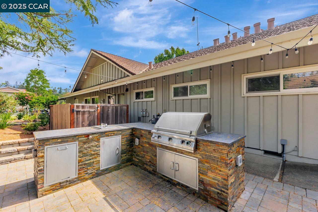 Moraga, California, 94556, United States, 2 Bedrooms Bedrooms, ,1 BathroomBathrooms,Residential,For Sale,1994514