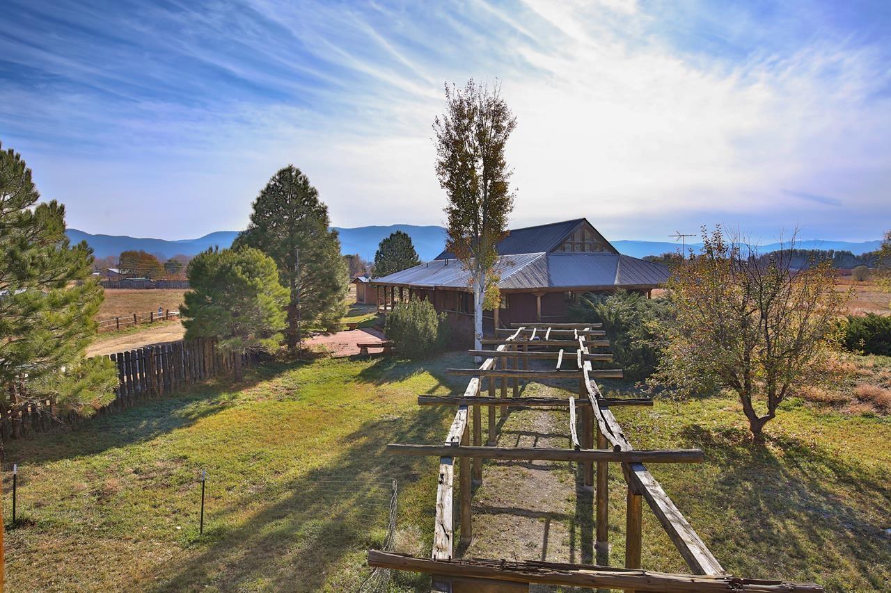 Taos, New Mexico, 87571, United States, 5 Bedrooms Bedrooms, ,5 BathroomsBathrooms,Residential,For Sale,1850359