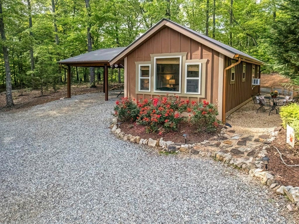 Morganton, Georgia, 30560, United States, 3 Bedrooms Bedrooms, ,4 BathroomsBathrooms,Residential,For Sale,1826410