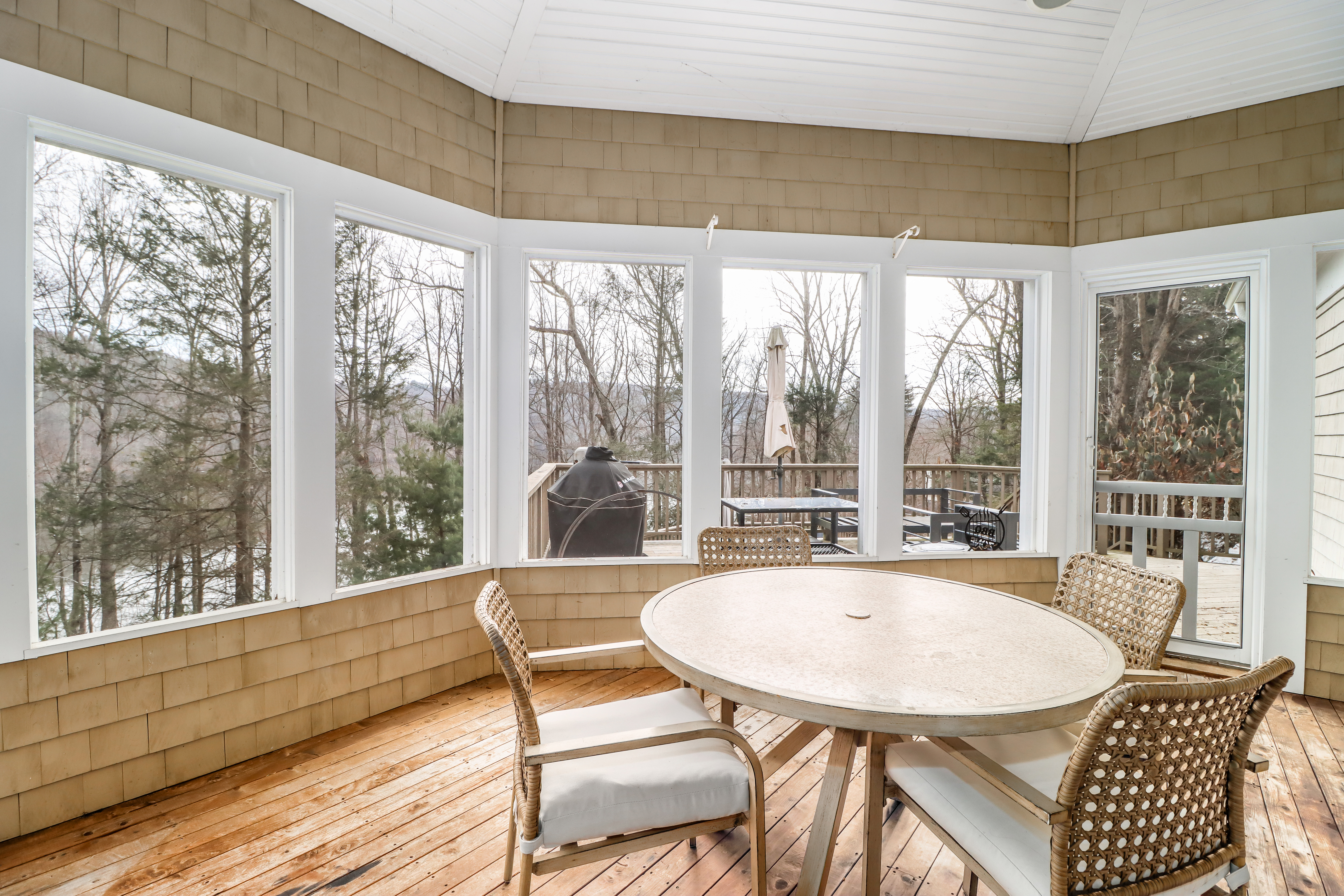  Lake Lillinonah Living, Elevated by Privacy and Scale - 物件實景