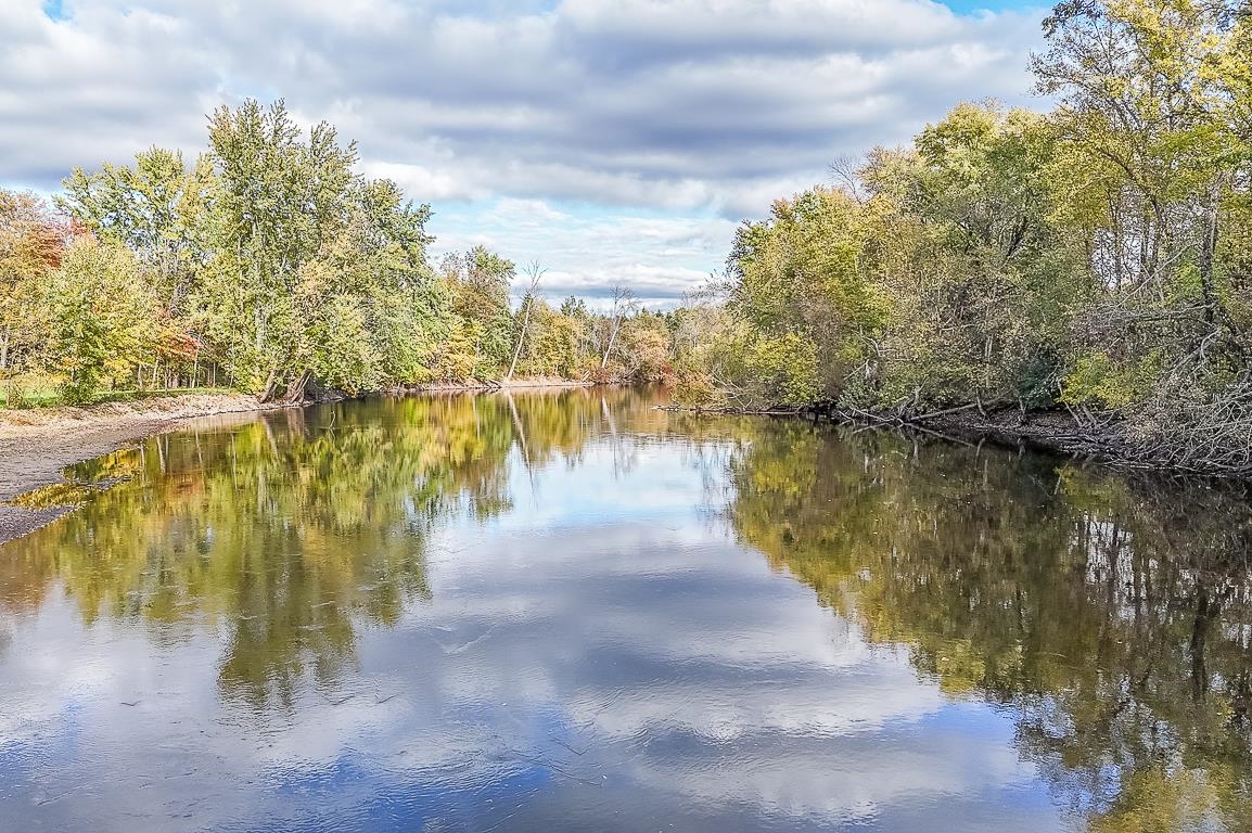 New London, Wisconsin, 54961-8021, United States, 4 Bedrooms Bedrooms, ,2 BathroomsBathrooms,Residential,For Sale,1984435