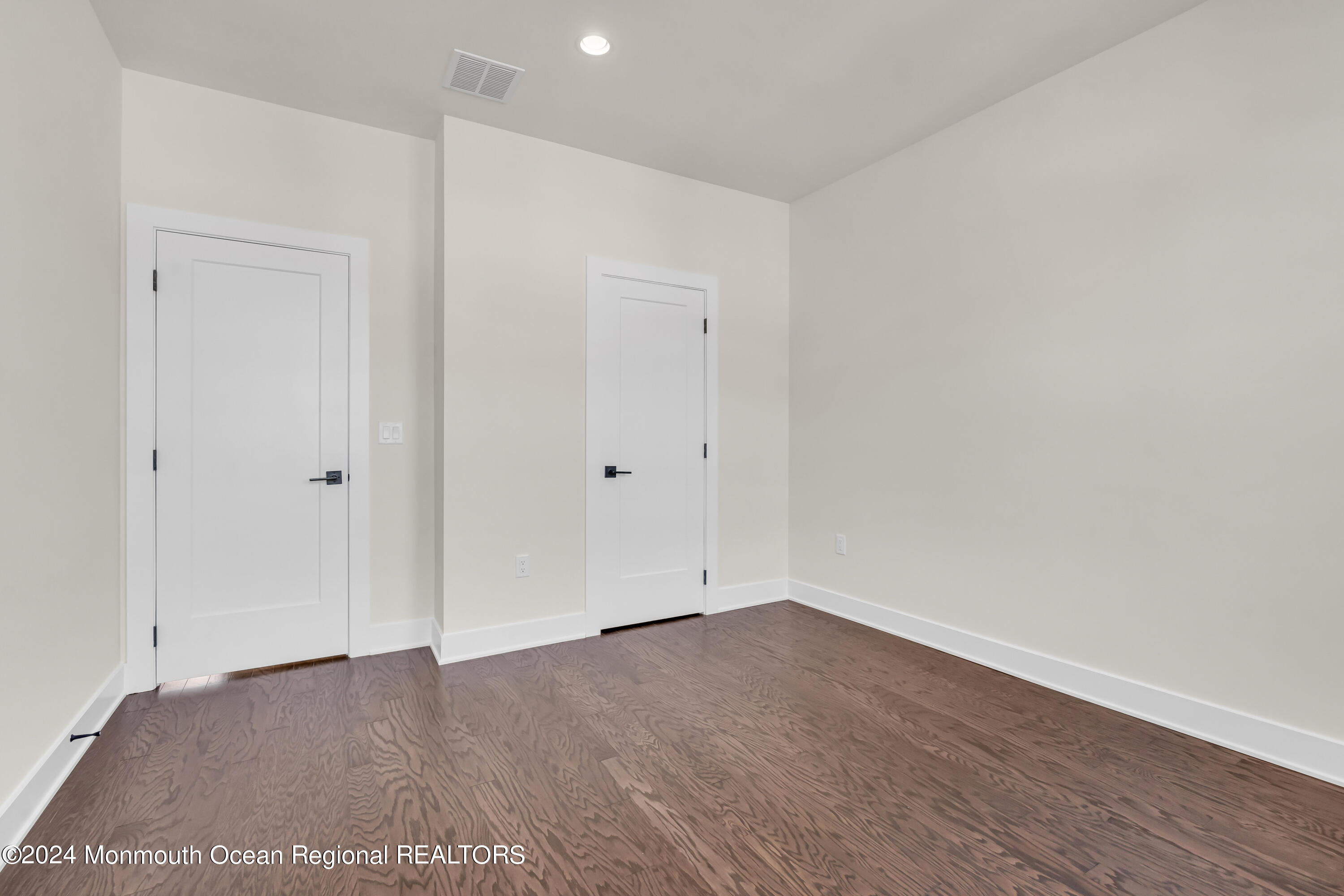 Middletown, New Jersey, 07748, United States, 4 Bedrooms Bedrooms, ,4 BathroomsBathrooms,Residential,For Sale,2001842