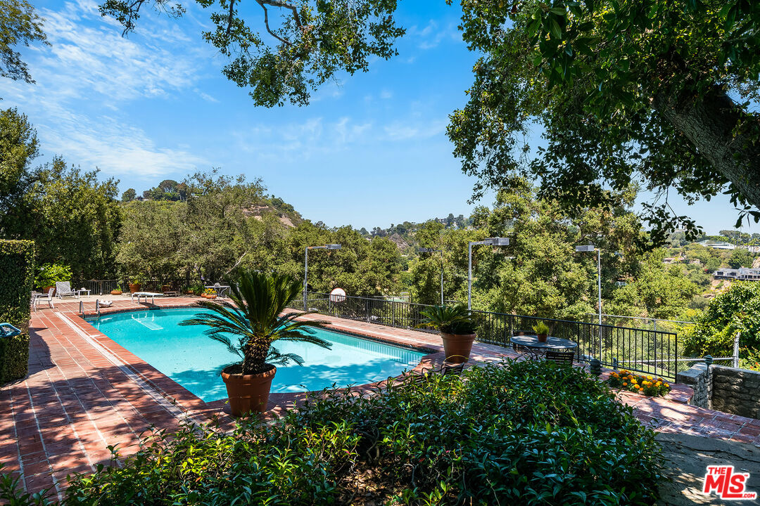 Los Angeles, California, 90077, United States, 7 Bedrooms Bedrooms, ,6 BathroomsBathrooms,Residential,For Sale,1819954