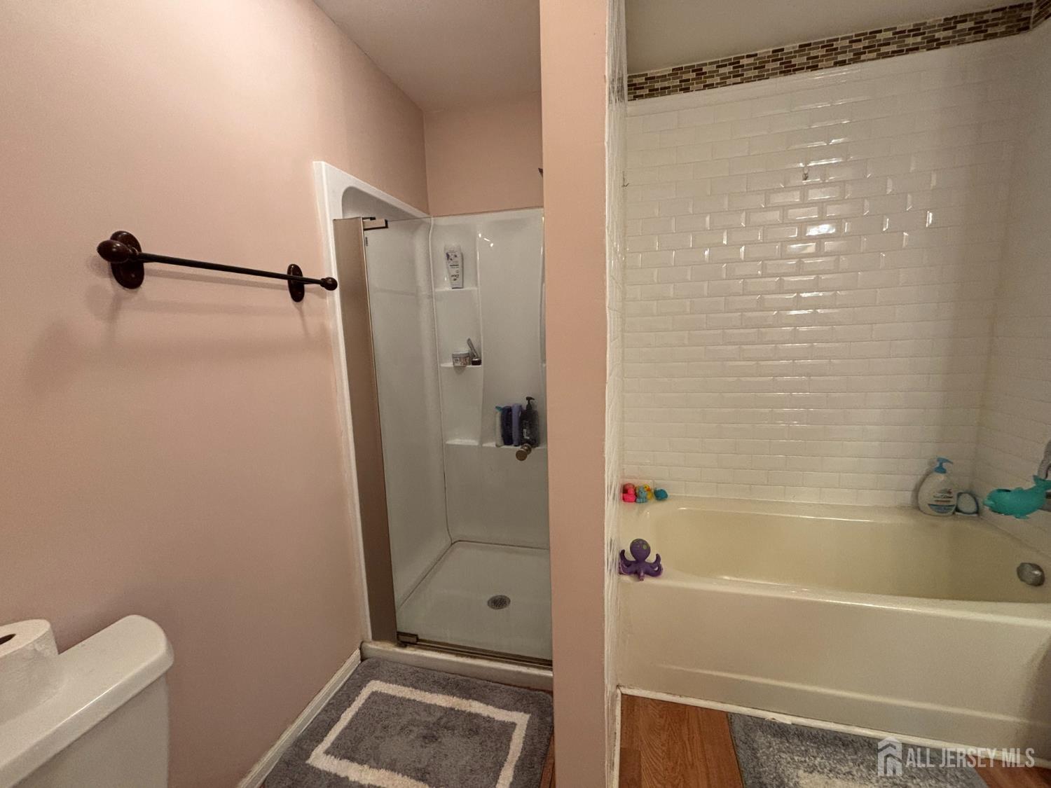 North Brunswick, New Jersey, 08902, United States, 3 Bedrooms Bedrooms, ,3 BathroomsBathrooms,Residential,For Sale,2048487