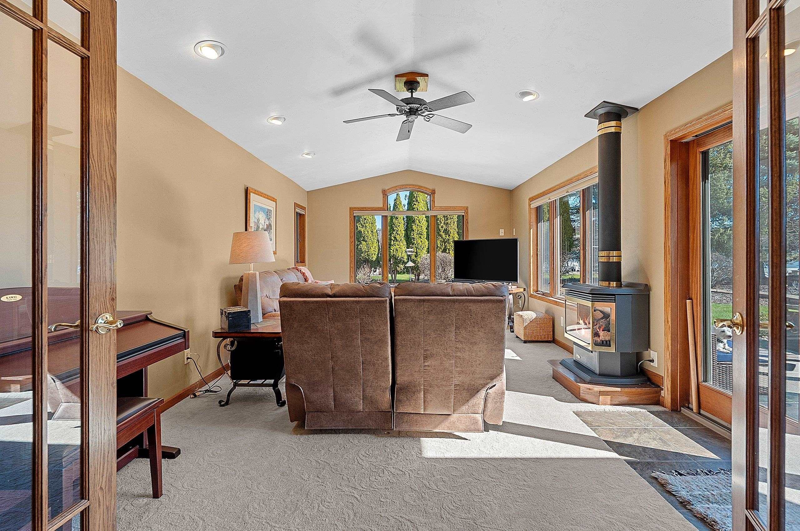 GREEN BAY, Wisconsin, 54313, United States, 4 Bedrooms Bedrooms, ,4 BathroomsBathrooms,Residential,For Sale,2048613