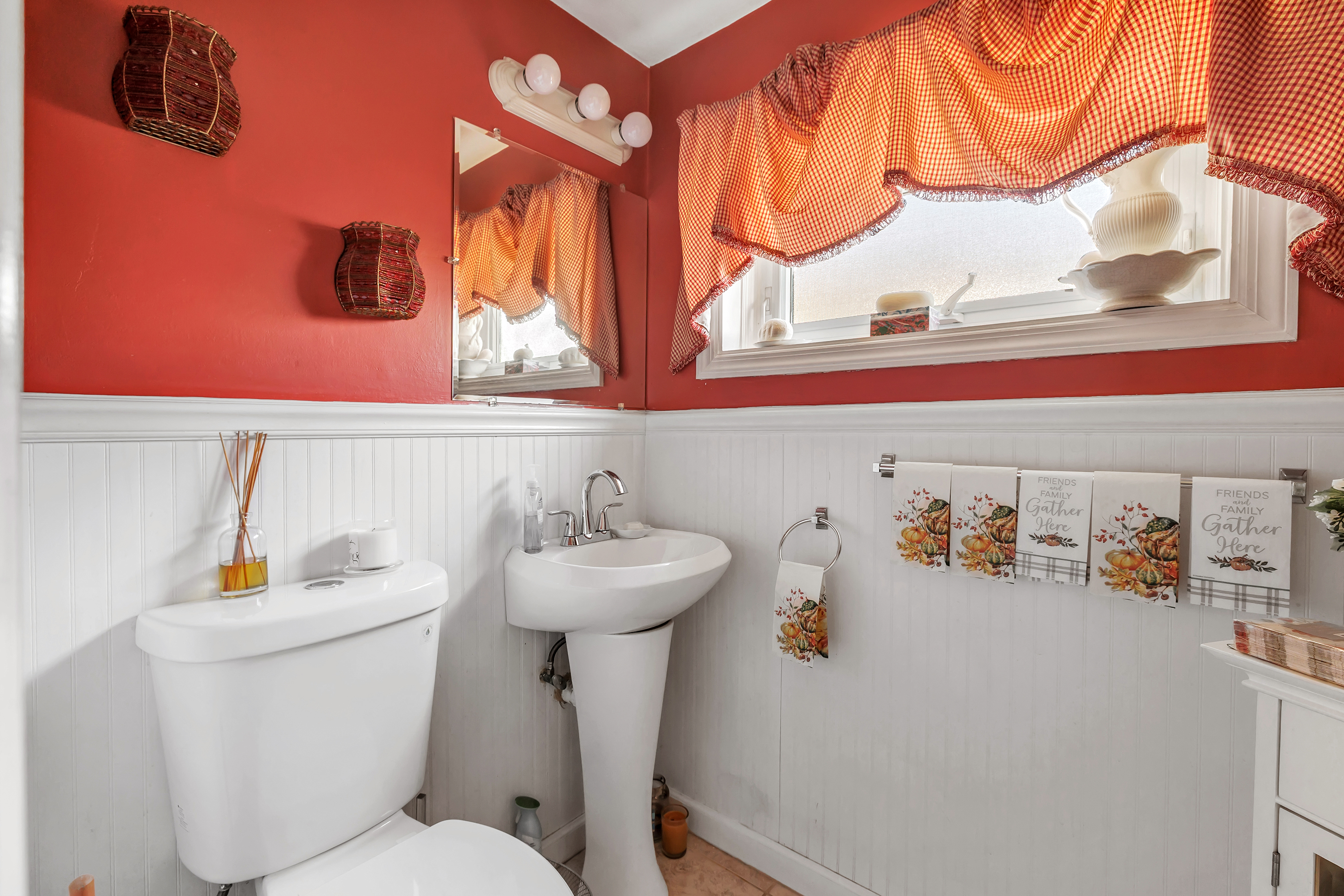 Stratford, Connecticut, 06614, United States, 4 Bedrooms Bedrooms, ,4 BathroomsBathrooms,Residential,For Sale,1996522