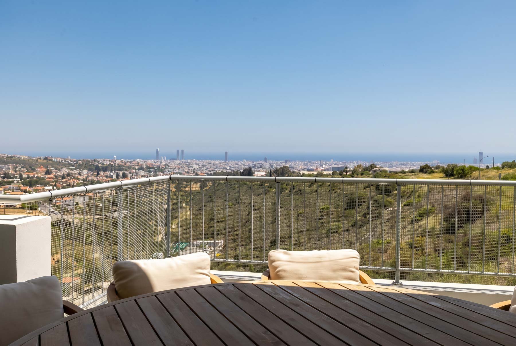  Bright and Airy Apartment With Two Bedroomas and a Studio in Limassol - 物件實景