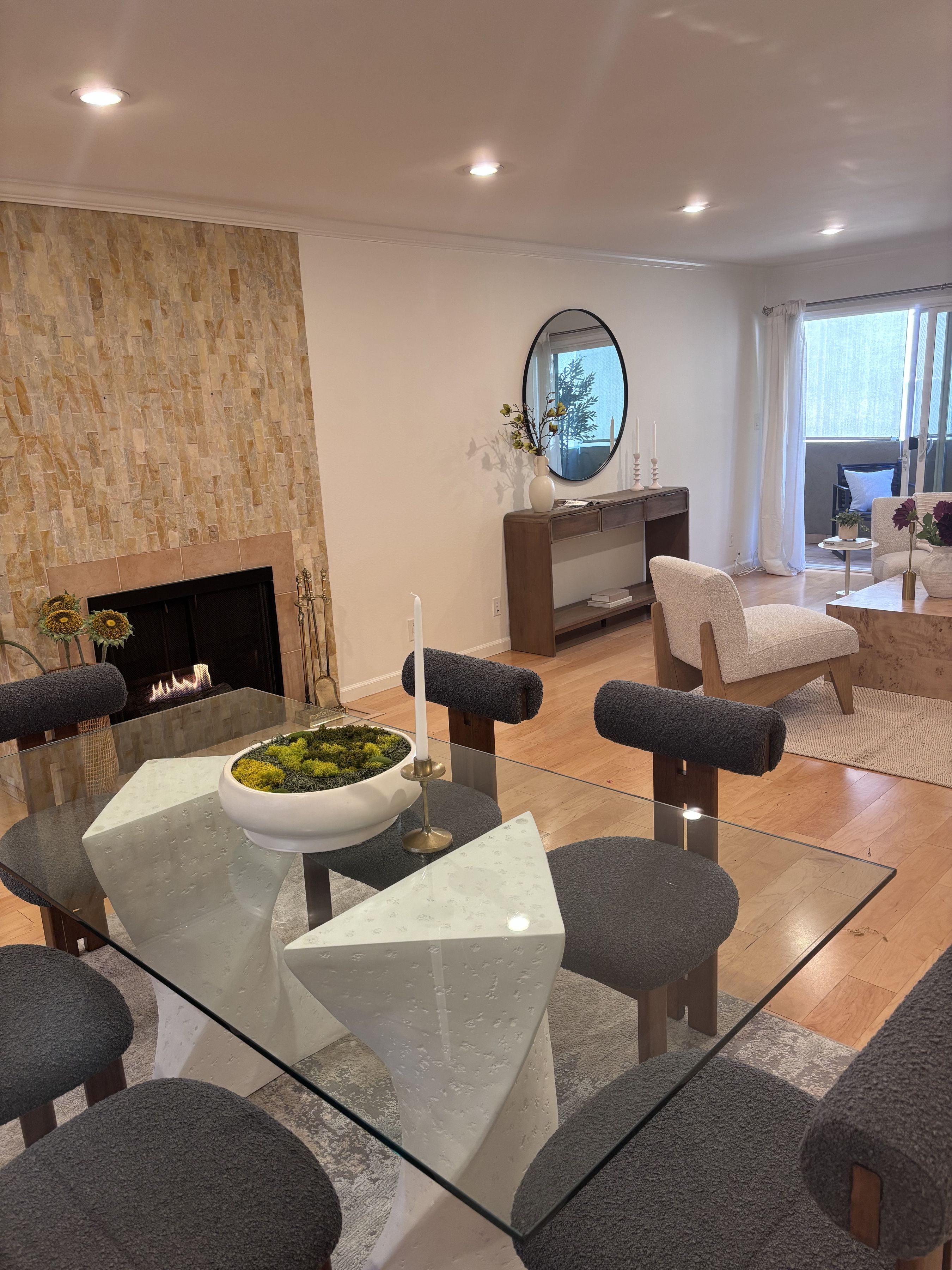  2320 S Bentley Ave - 物件實景