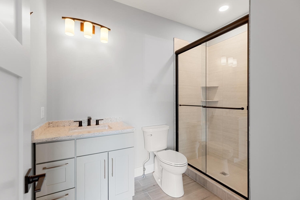 Waltham, Massachusetts, 02453, United States, 4 Bedrooms Bedrooms, ,4 BathroomsBathrooms,Residential,For Sale,1906514