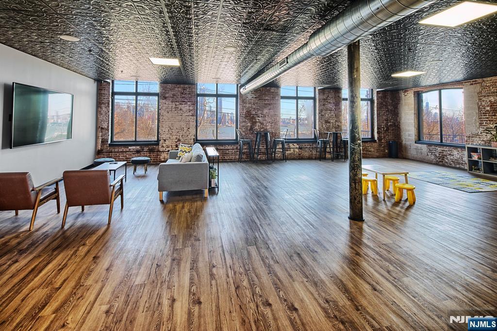 Weehawken, New Jersey, 07086, United States, 2 Bedrooms Bedrooms, ,2 BathroomsBathrooms,Residential,For Sale,1840362