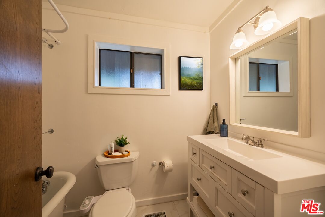 Twin Peaks, California, 92391, United States, 3 Bedrooms Bedrooms, ,2 BathroomsBathrooms,Residential,For Sale,1818443
