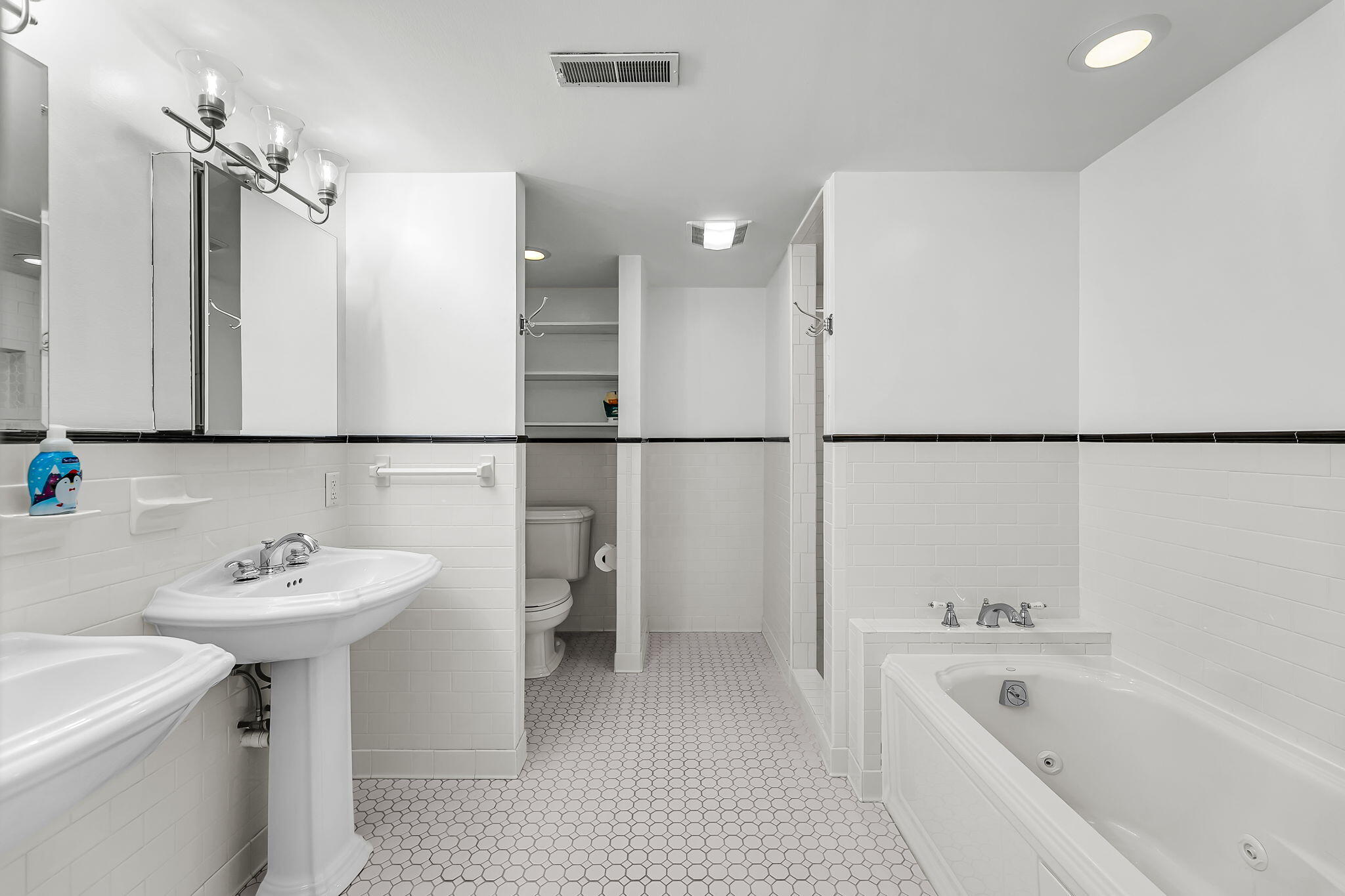 Charleston, South Carolina, 29412, United States, 4 Bedrooms Bedrooms, ,2 BathroomsBathrooms,Residential,For Sale,1983984