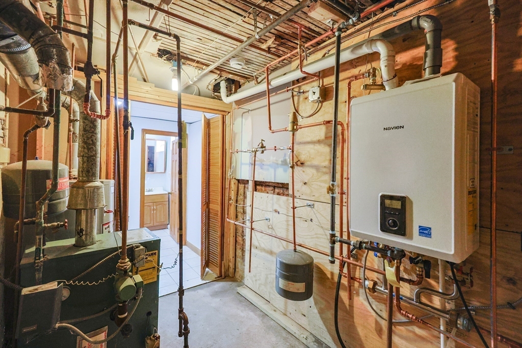 Fall River, Massachusetts, 02720, United States, 6 Bedrooms Bedrooms, ,3 BathroomsBathrooms,Residential,For Sale,1992574