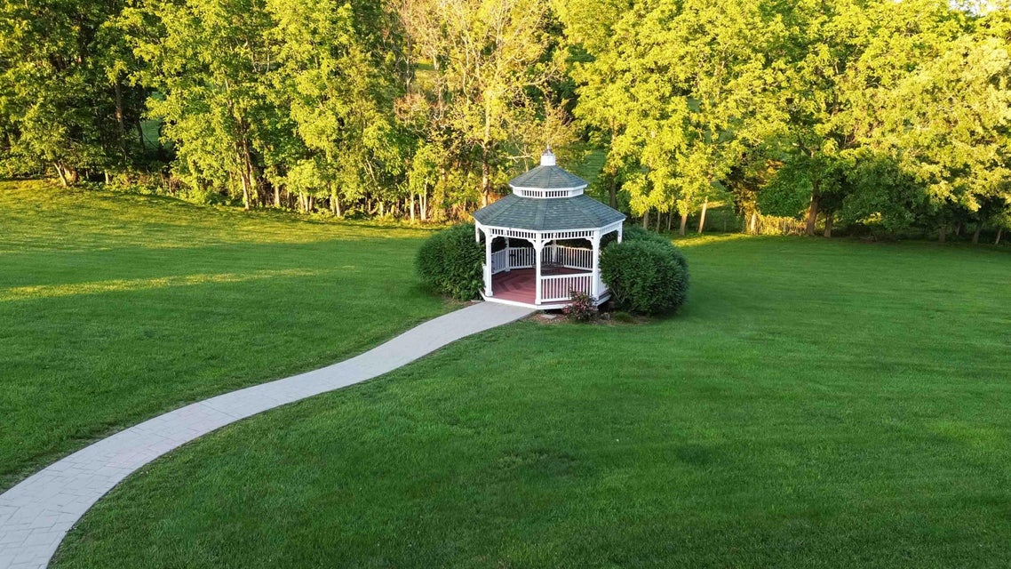 Somerset, Kentucky, 42503, United States, 6 Bedrooms Bedrooms, ,5 BathroomsBathrooms,Residential,For Sale,1835271