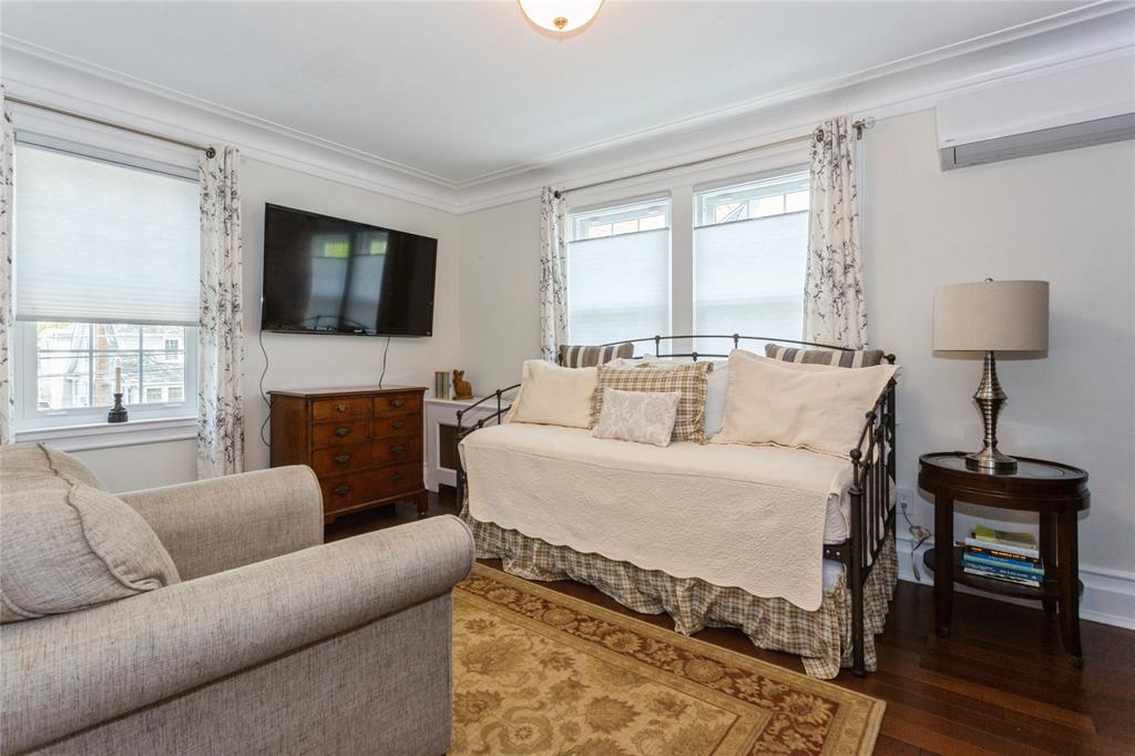Floral Park, New York, 11001, United States, 3 Bedrooms Bedrooms, ,2 BathroomsBathrooms,Residential,For Sale,1798348
