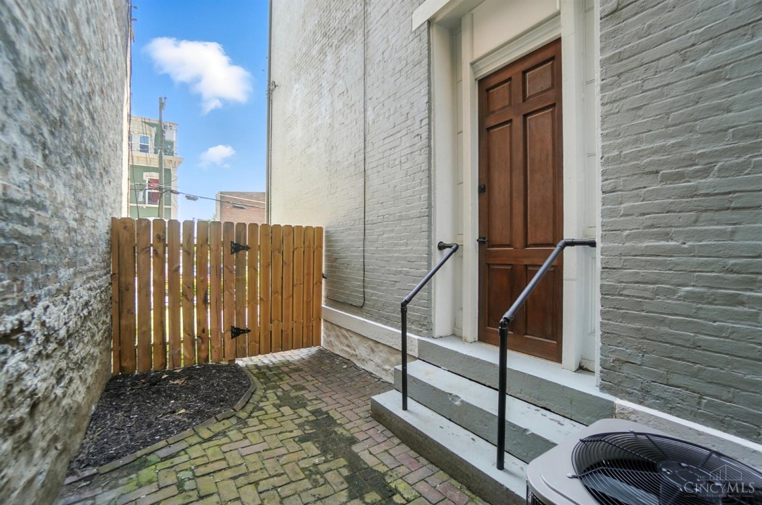 Cincinnati, Ohio, 45214, United States, 4 Bedrooms Bedrooms, ,3 BathroomsBathrooms,Residential,For Sale,1955713