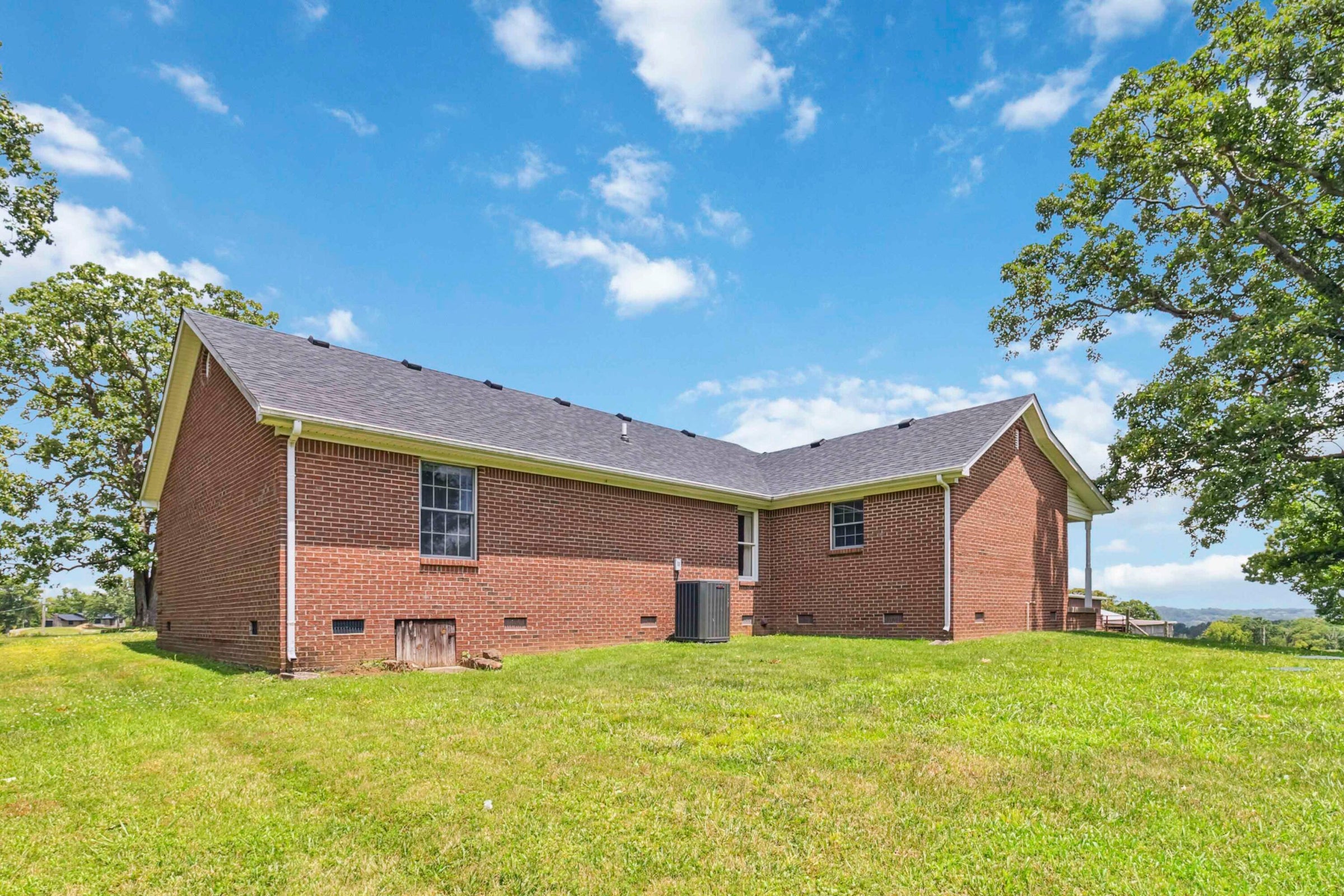 Richmond, Kentucky, 40475, United States, 3 Bedrooms Bedrooms, ,2 BathroomsBathrooms,Residential,For Sale,1977095