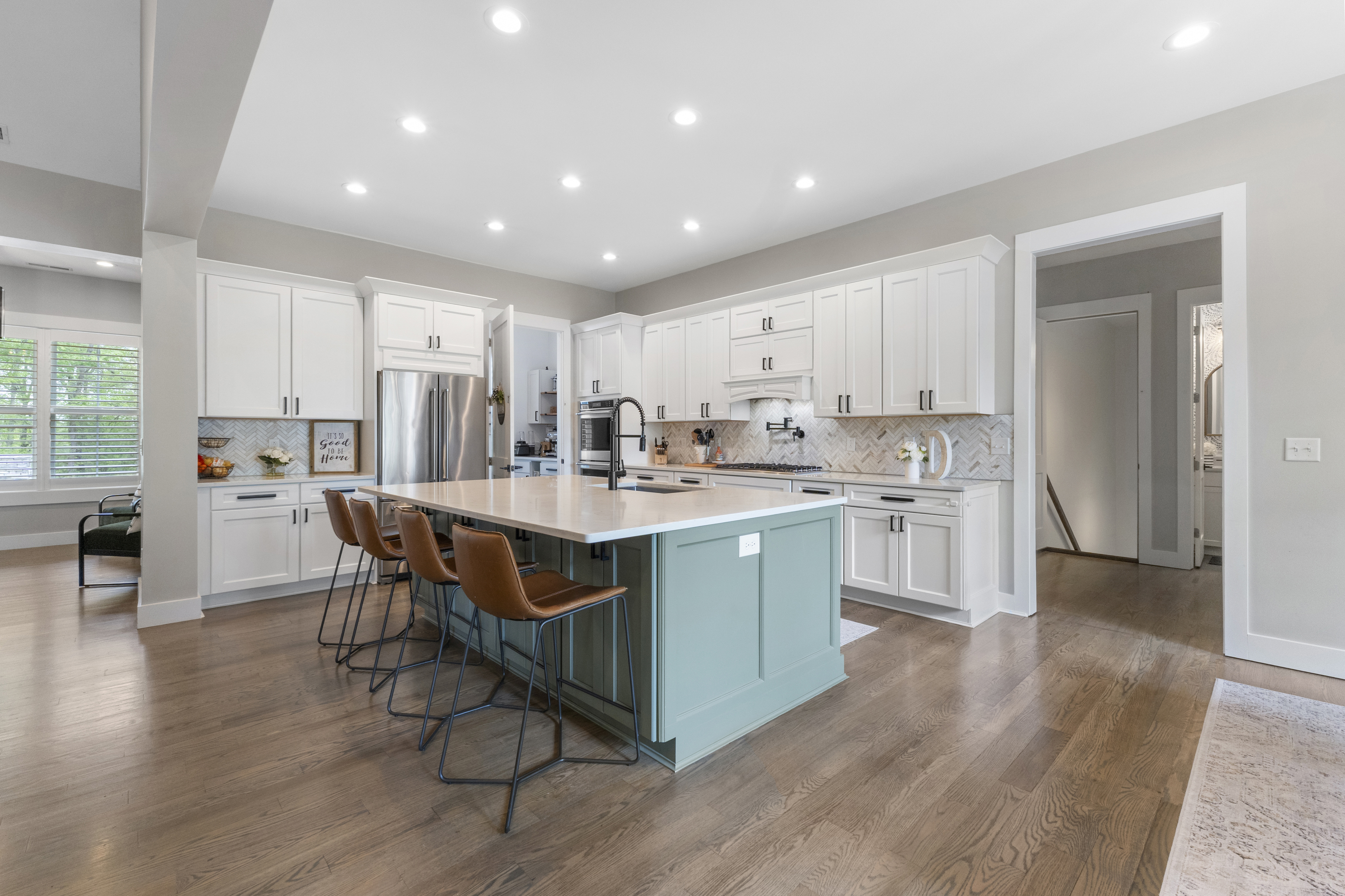 Huntington, West Virginia, 25701, United States, 6 Bedrooms Bedrooms, ,6 BathroomsBathrooms,Residential,For Sale,1977823