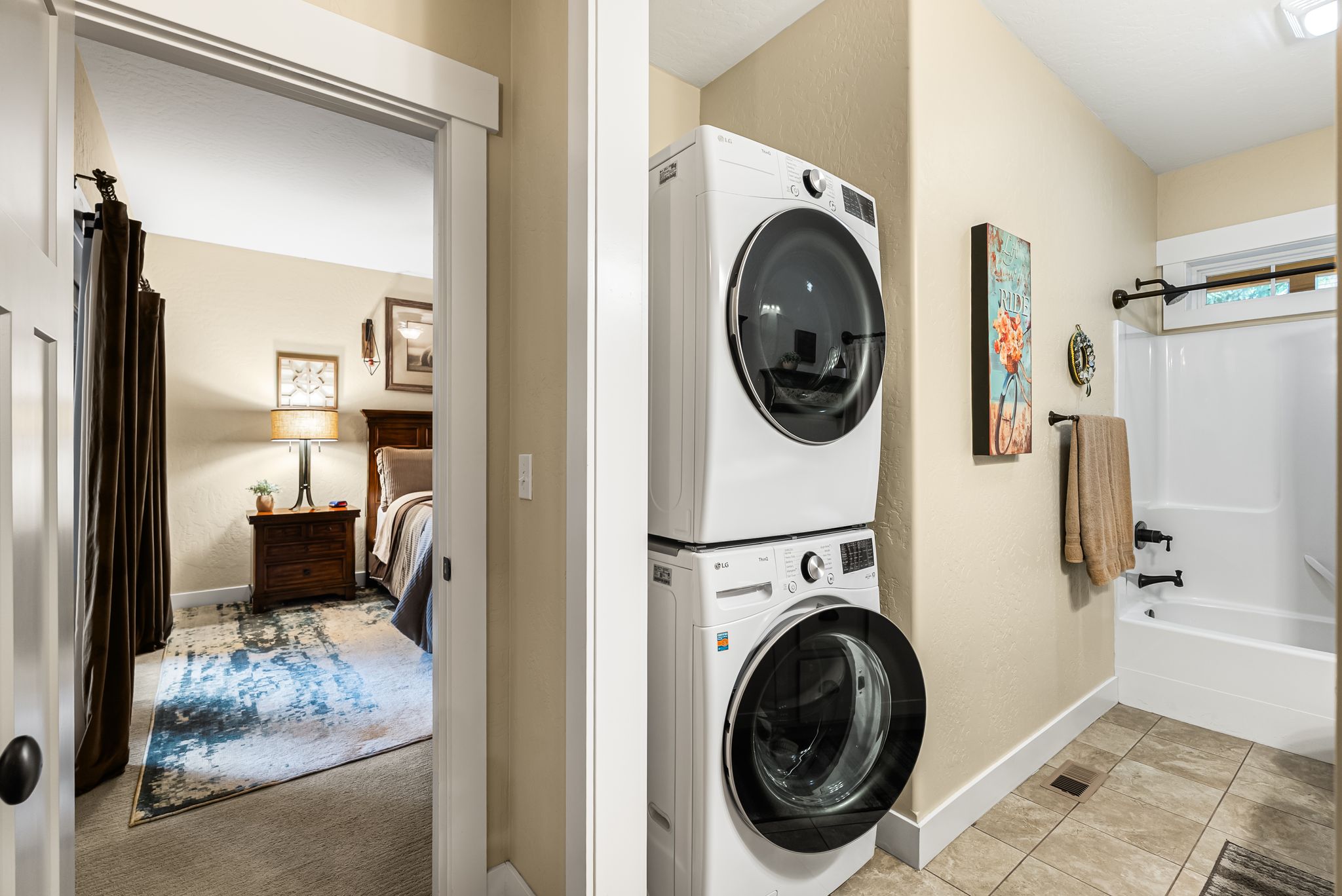 Sandpoint, Idaho, 83864, United States, 2 Bedrooms Bedrooms, ,3 BathroomsBathrooms,Residential,For Sale,1991135