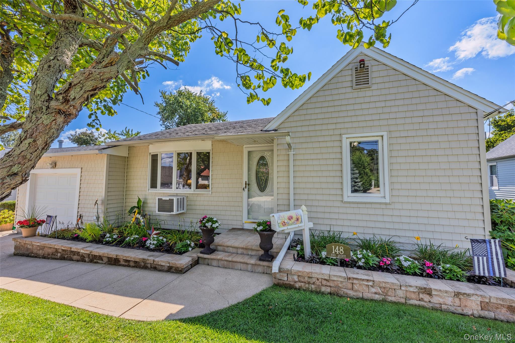 Birs Ave, Lindenhurst, NY 11757