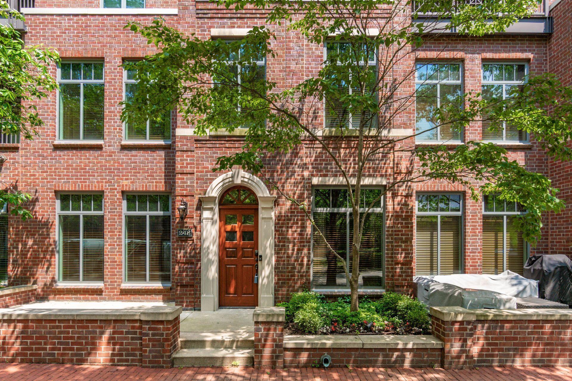 Columbus, Ohio, 43215, United States, 2 Bedrooms Bedrooms, ,3 BathroomsBathrooms,Residential,For Sale,1903521