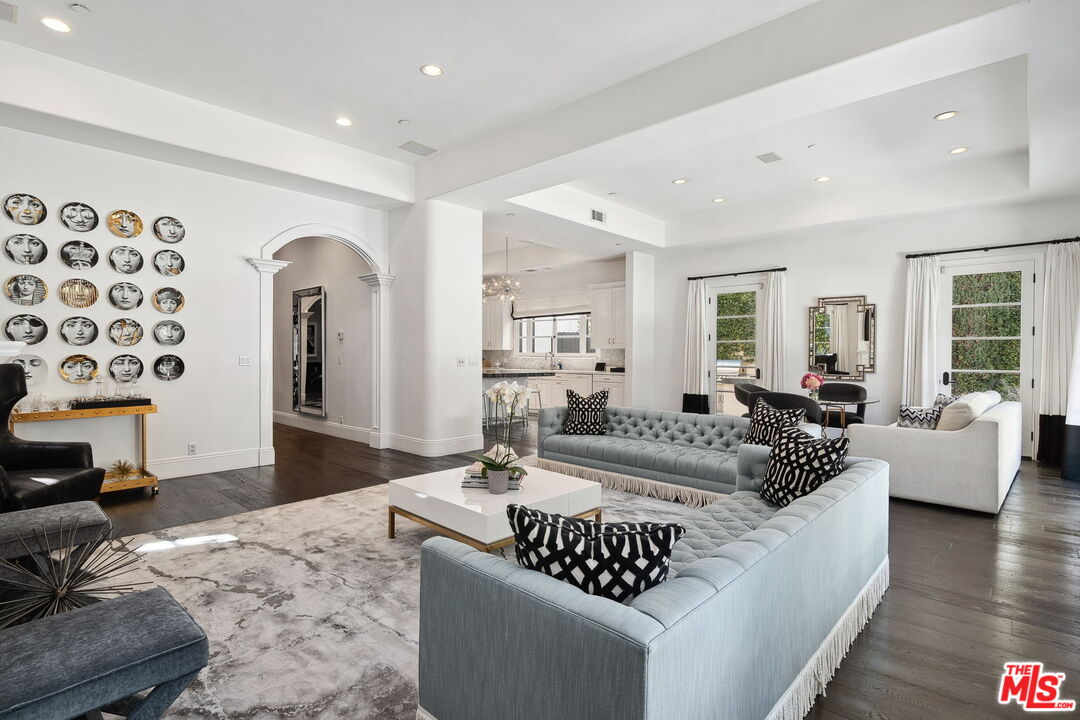 Beverly Hills Post Office, California, 90210, United States, 5 Bedrooms Bedrooms, ,6 BathroomsBathrooms,Residential,For Sale,1723543