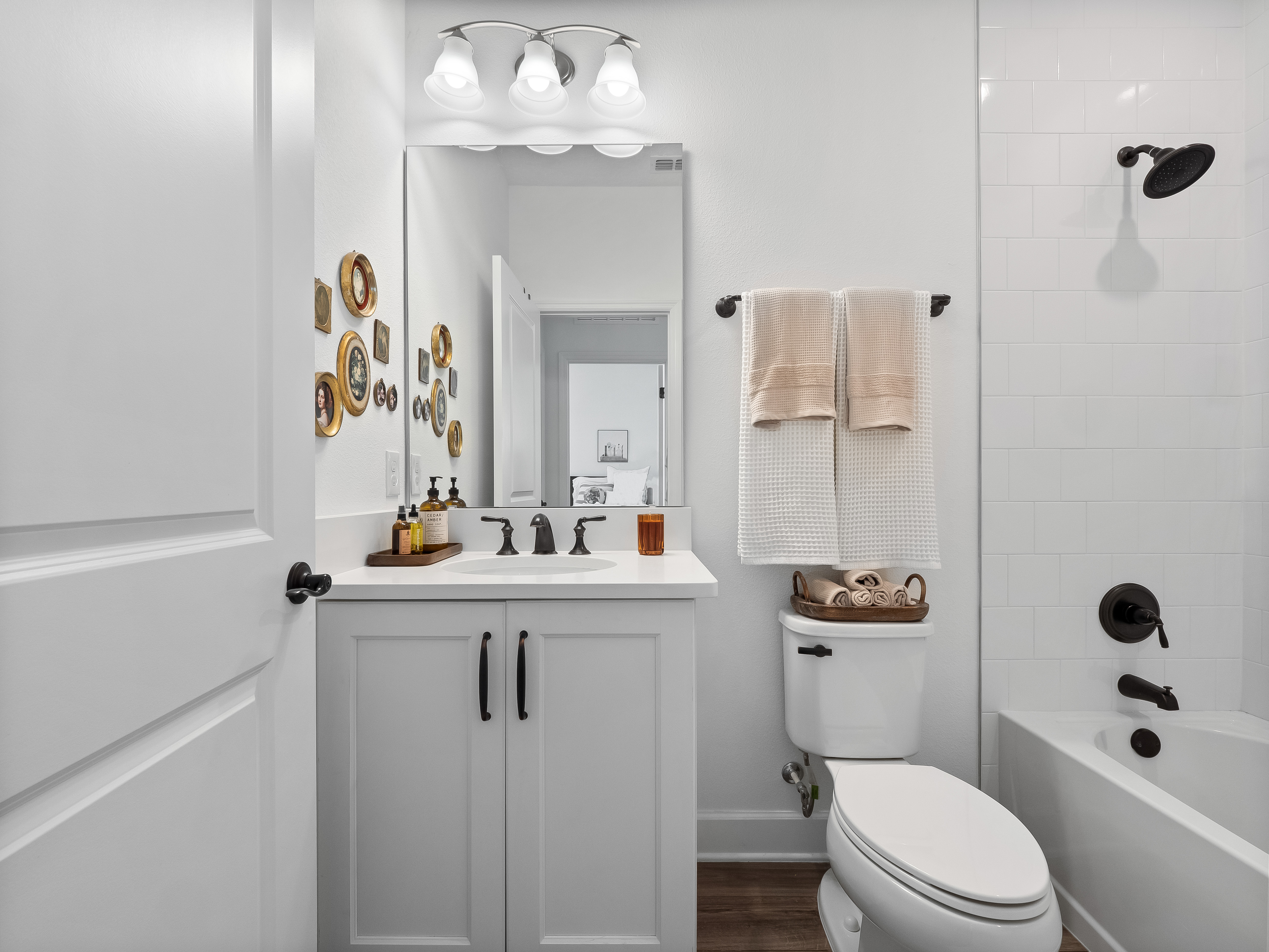 Winter Garden, Florida, 34787, United States, 5 Bedrooms Bedrooms, ,5 BathroomsBathrooms,Residential,For Sale,1914233