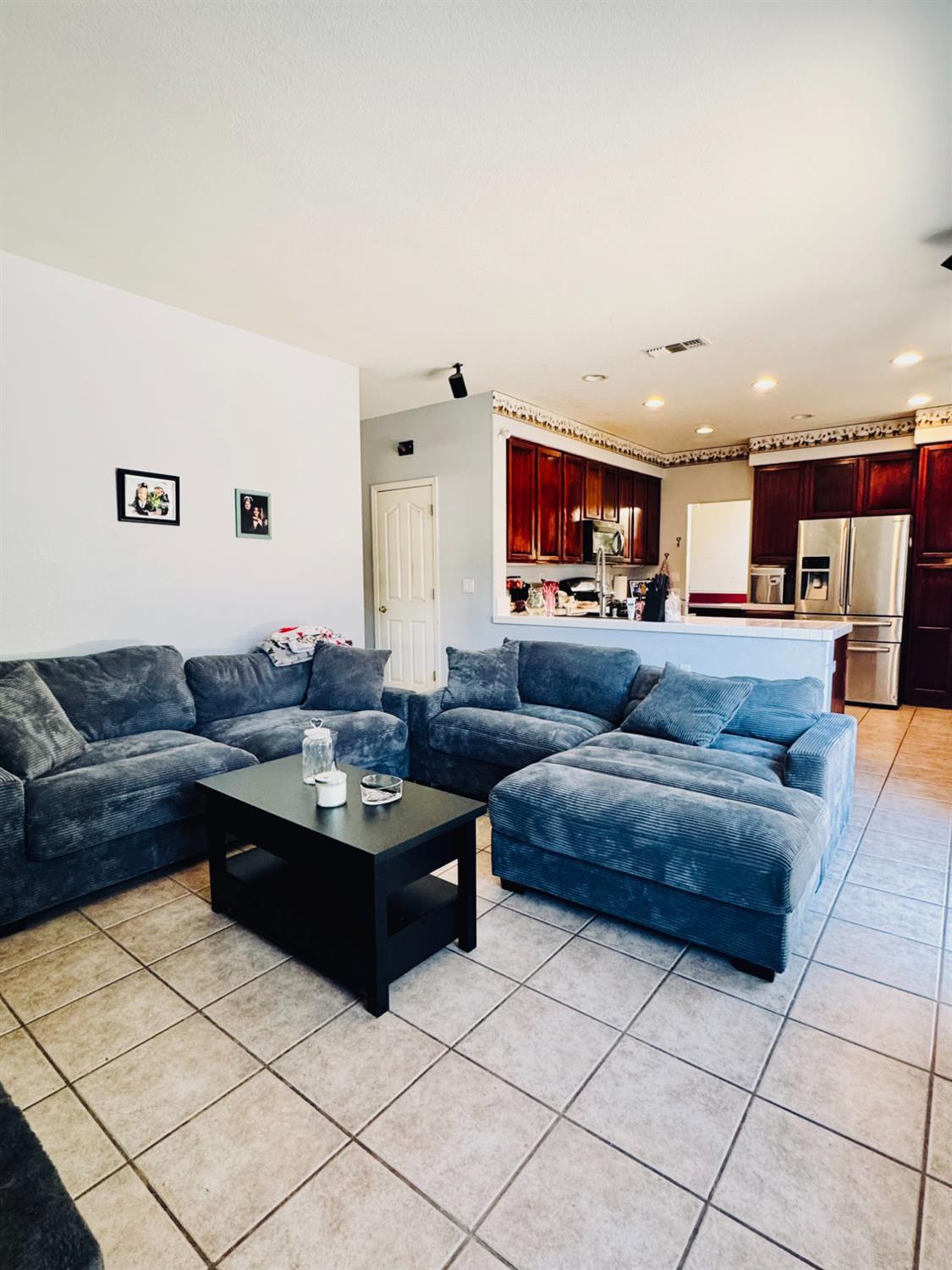 Elk Grove, California, 95624, United States, 4 Bedrooms Bedrooms, ,3 BathroomsBathrooms,Residential,For Sale,1976777