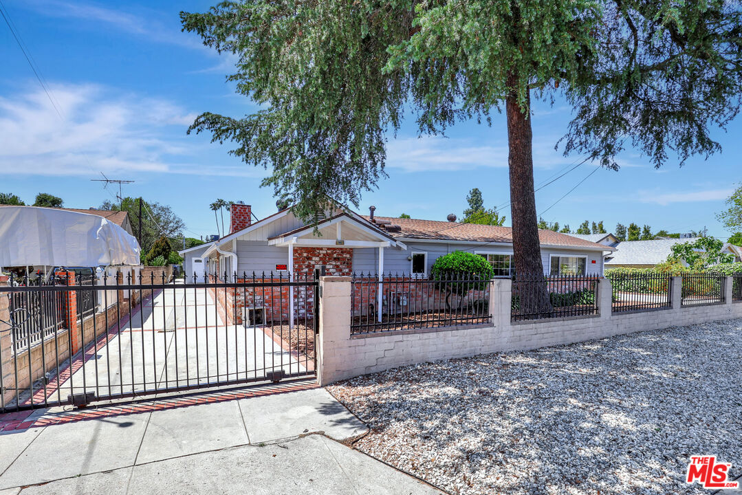 Reseda, California, 91335, United States, 10 Bedrooms Bedrooms, ,Residential,For Sale,1906500