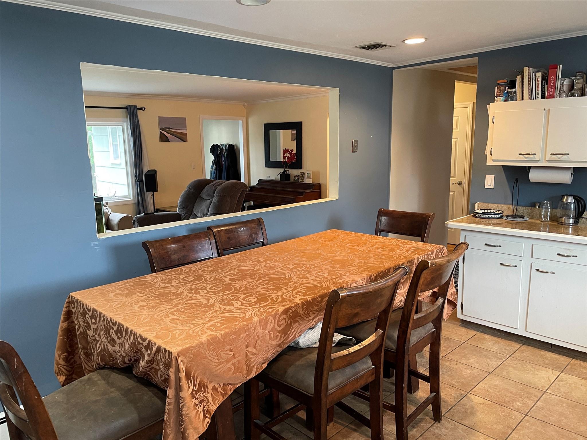 Lindenhurst, New York, 11757, United States, 3 Bedrooms Bedrooms, ,2 BathroomsBathrooms,Residential,For Sale,1920601