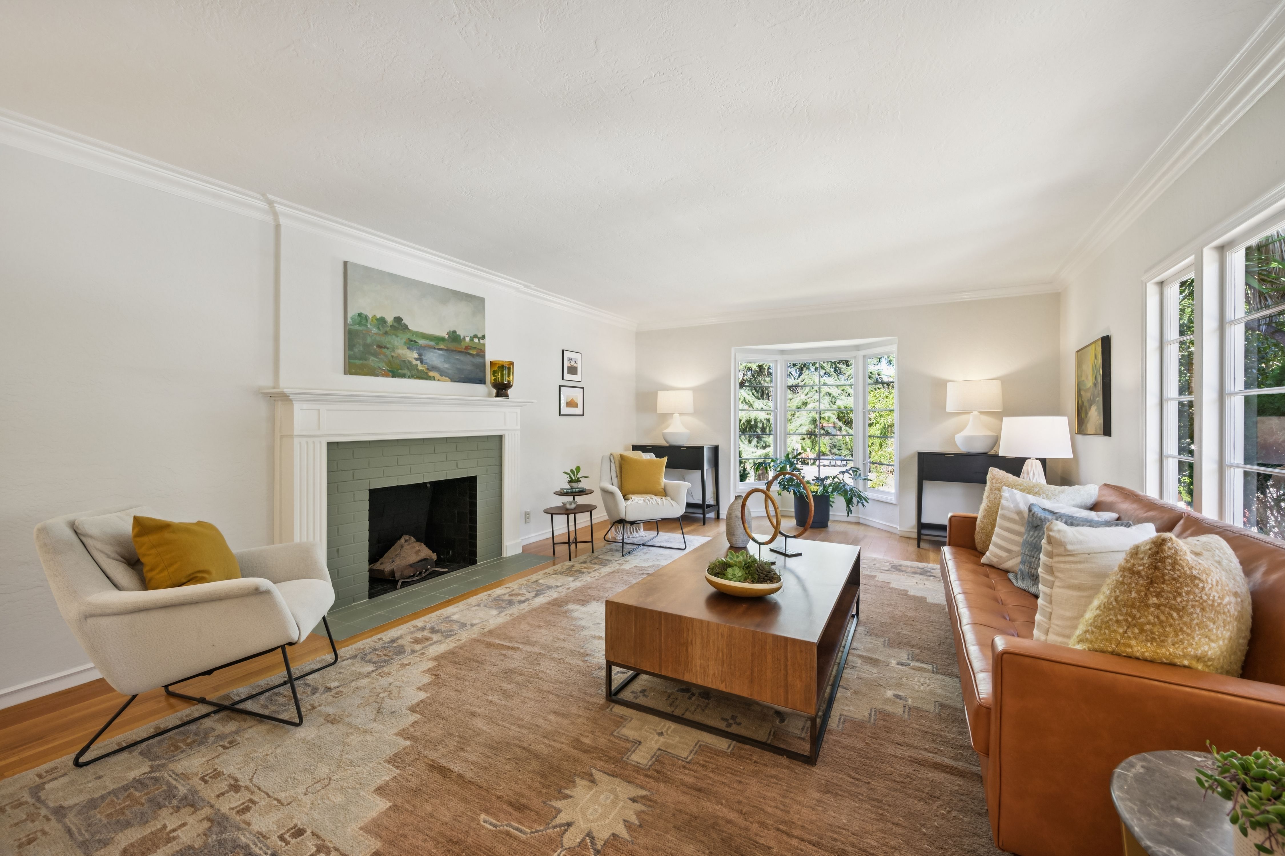  Spacious Corner-Lot Residence Offering Flexible Living Near Lake Merritt - 物件實景