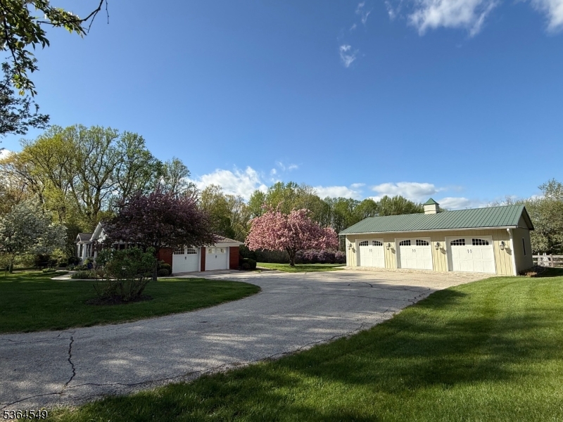 Franklin Twp., New Jersey, 08867, United States, 3 Bedrooms Bedrooms, ,2 BathroomsBathrooms,Residential,For Sale,1926340