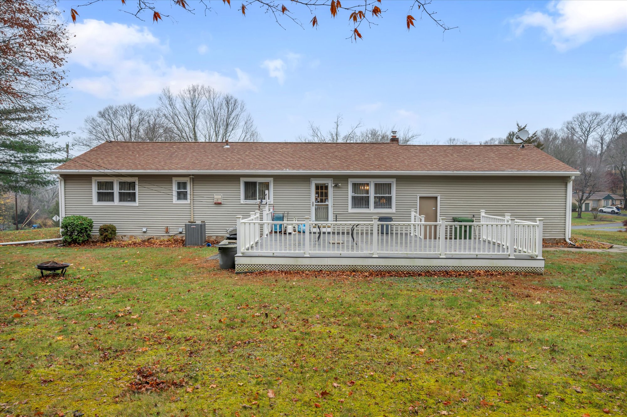 Trumbull, Connecticut, 06611, United States, 3 Bedrooms Bedrooms, ,2 BathroomsBathrooms,Residential,For Sale,1999196