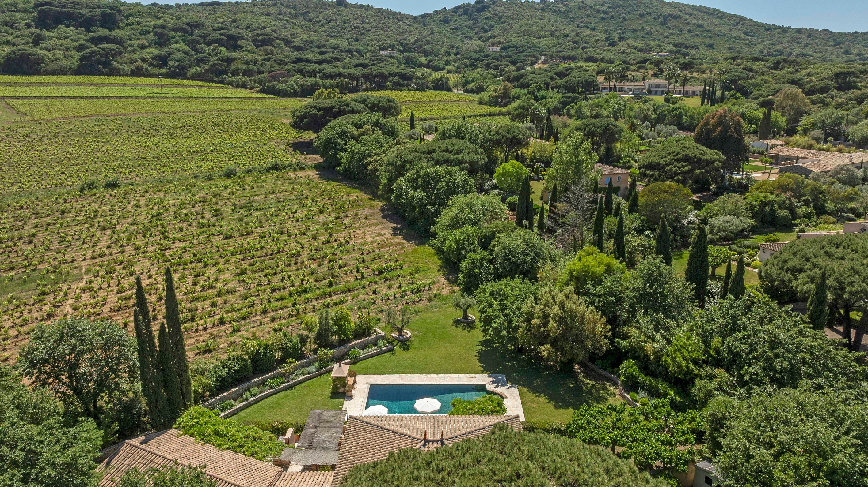  Provençal villa of 210 m² with swimming pool and landscaped garden near Pampelo… - 物件實景