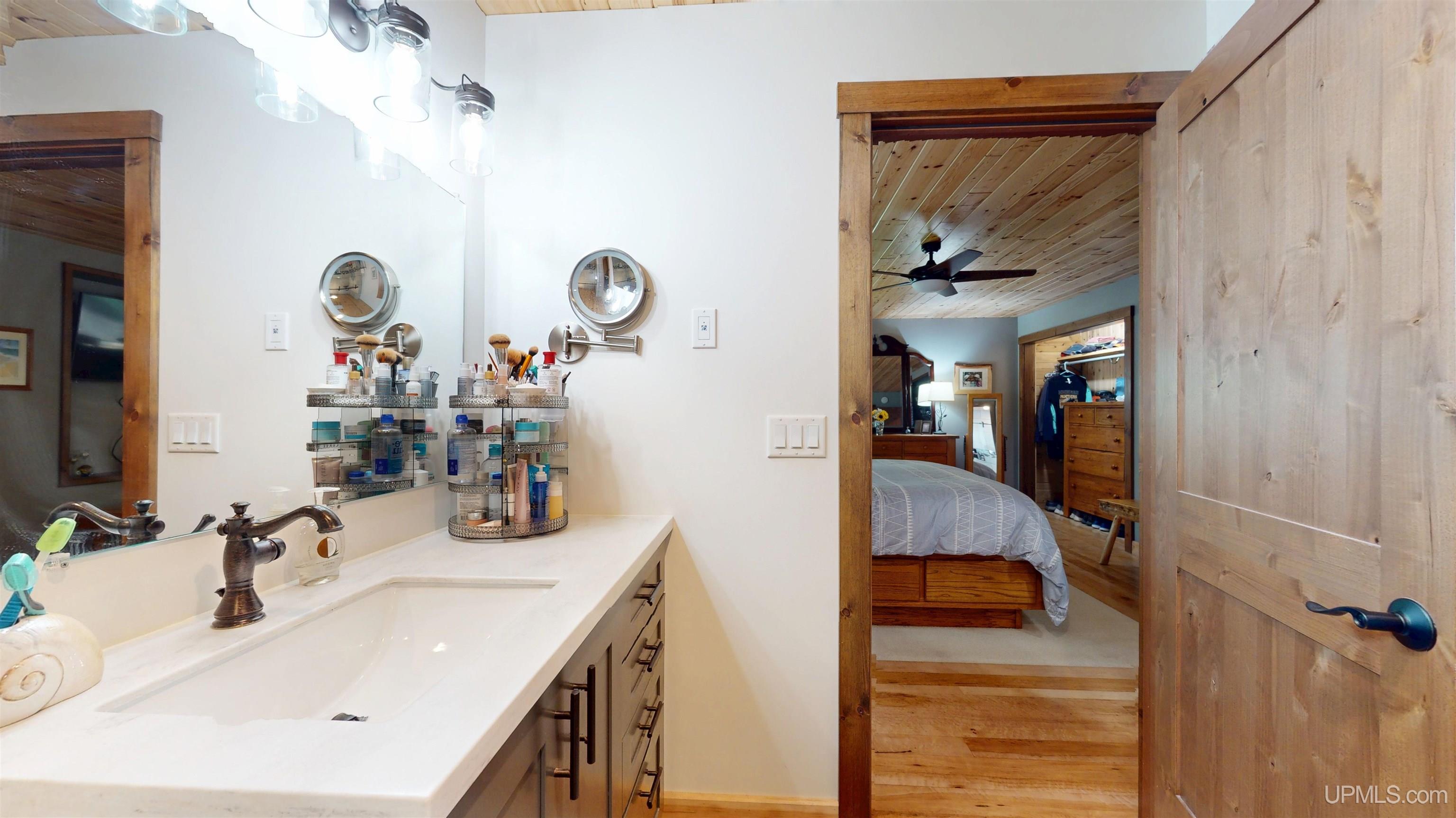 Marquette, Michigan, 49855, United States, 2 Bedrooms Bedrooms, ,4 BathroomsBathrooms,Residential,For Sale,1892873
