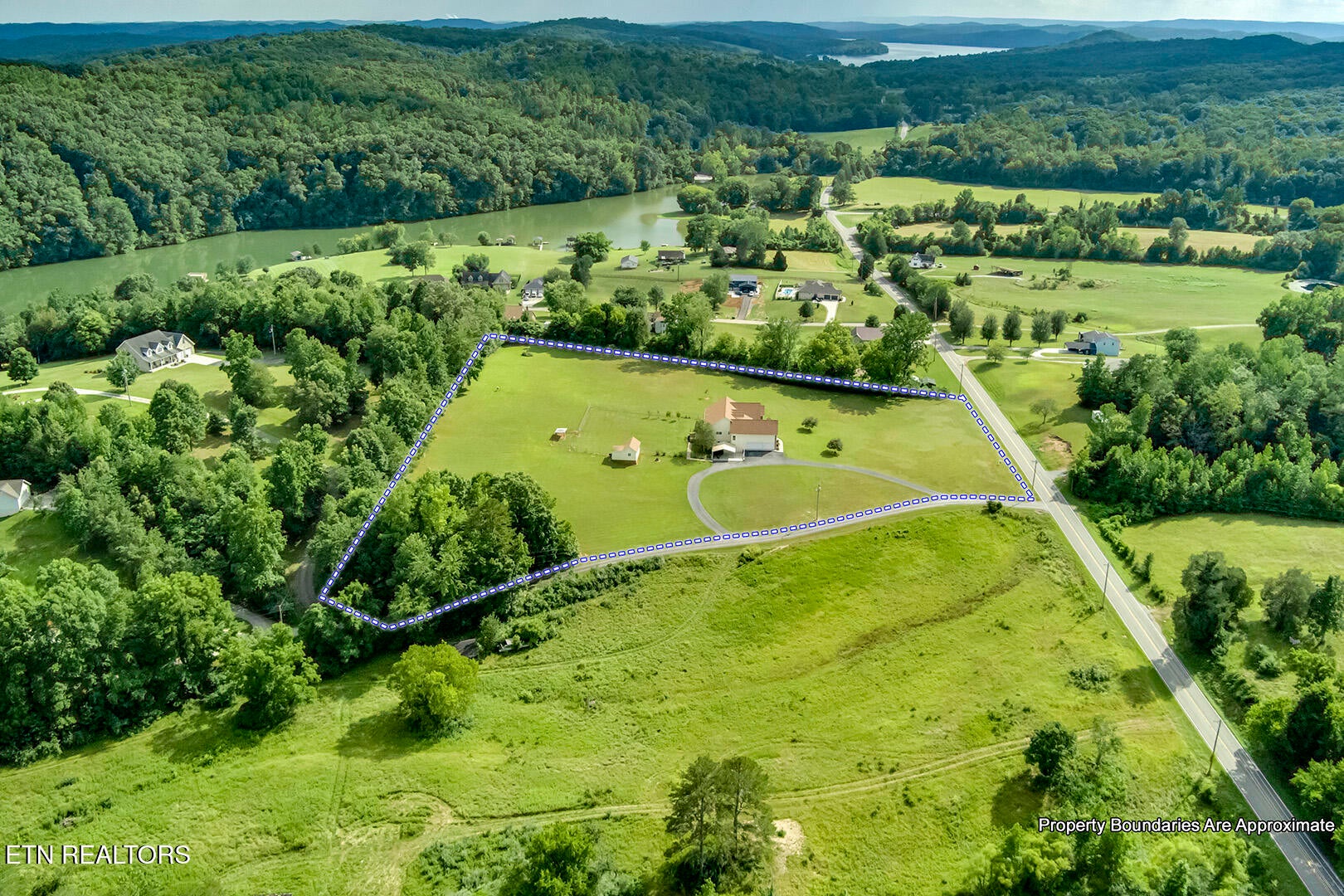 Harriman, Tennessee, 37748, United States, 3 Bedrooms Bedrooms, ,3 BathroomsBathrooms,Residential,For Sale,2011822