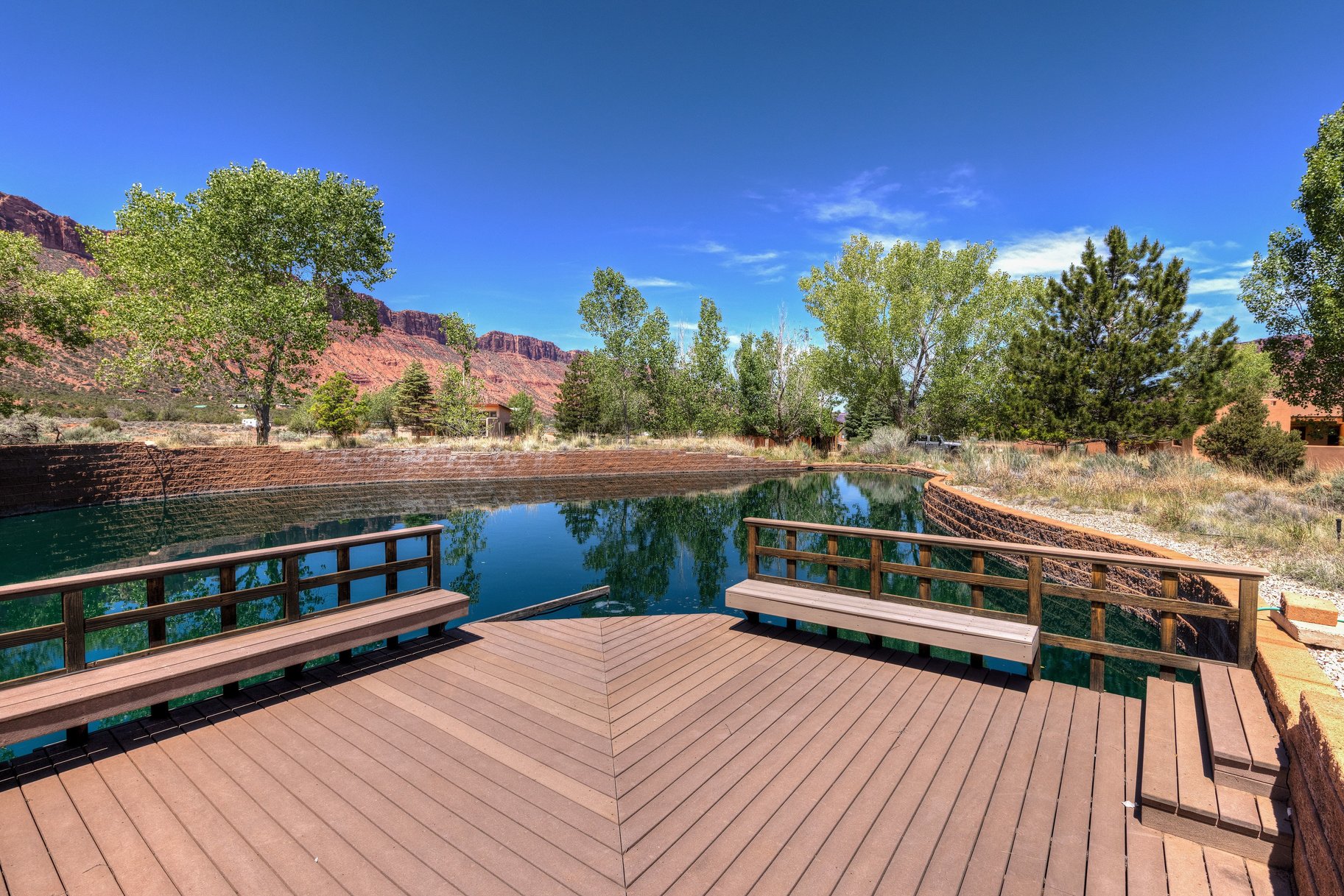  Unique, Custom, Castle Valley Home, Studio With Private Pond - 物件實景