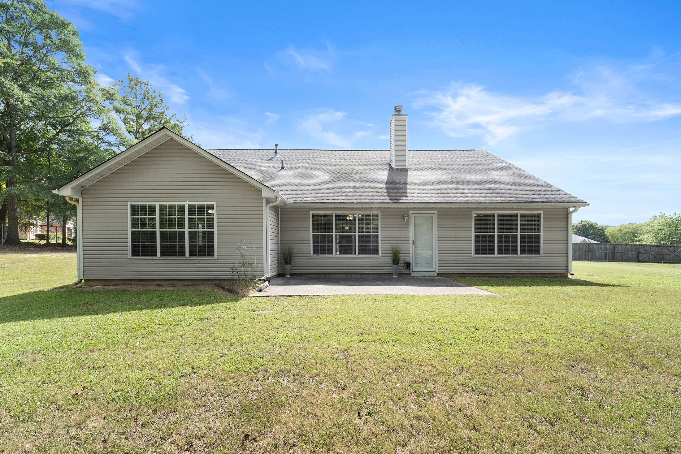  Immaculately Maintained, Brick-Front, Step-Less Ranch Home - 物件實景