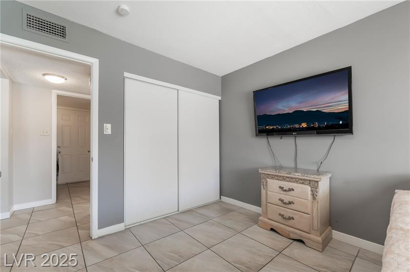 Henderson, Nevada, 89014, United States, 4 Bedrooms Bedrooms, ,2 BathroomsBathrooms,Residential,For Sale,1977160