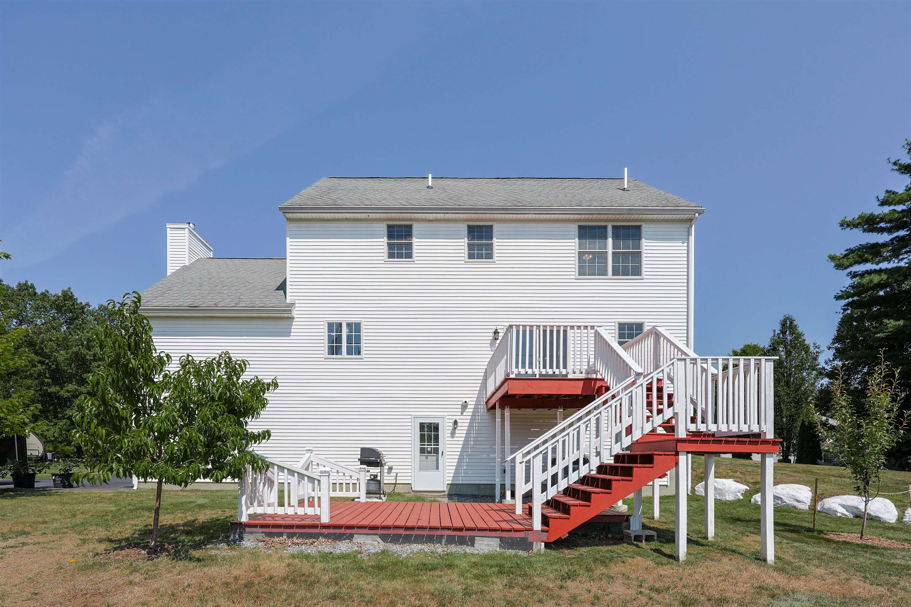 Derry, New Hampshire, 03038, United States, 3 Bedrooms Bedrooms, ,2 BathroomsBathrooms,Residential,For Sale,1926194
