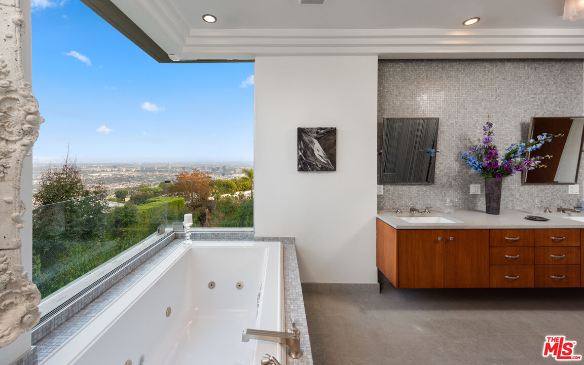 Los Angeles, California, 90069, United States, 3 Bedrooms Bedrooms, ,6 BathroomsBathrooms,Residential,For Sale,1731707