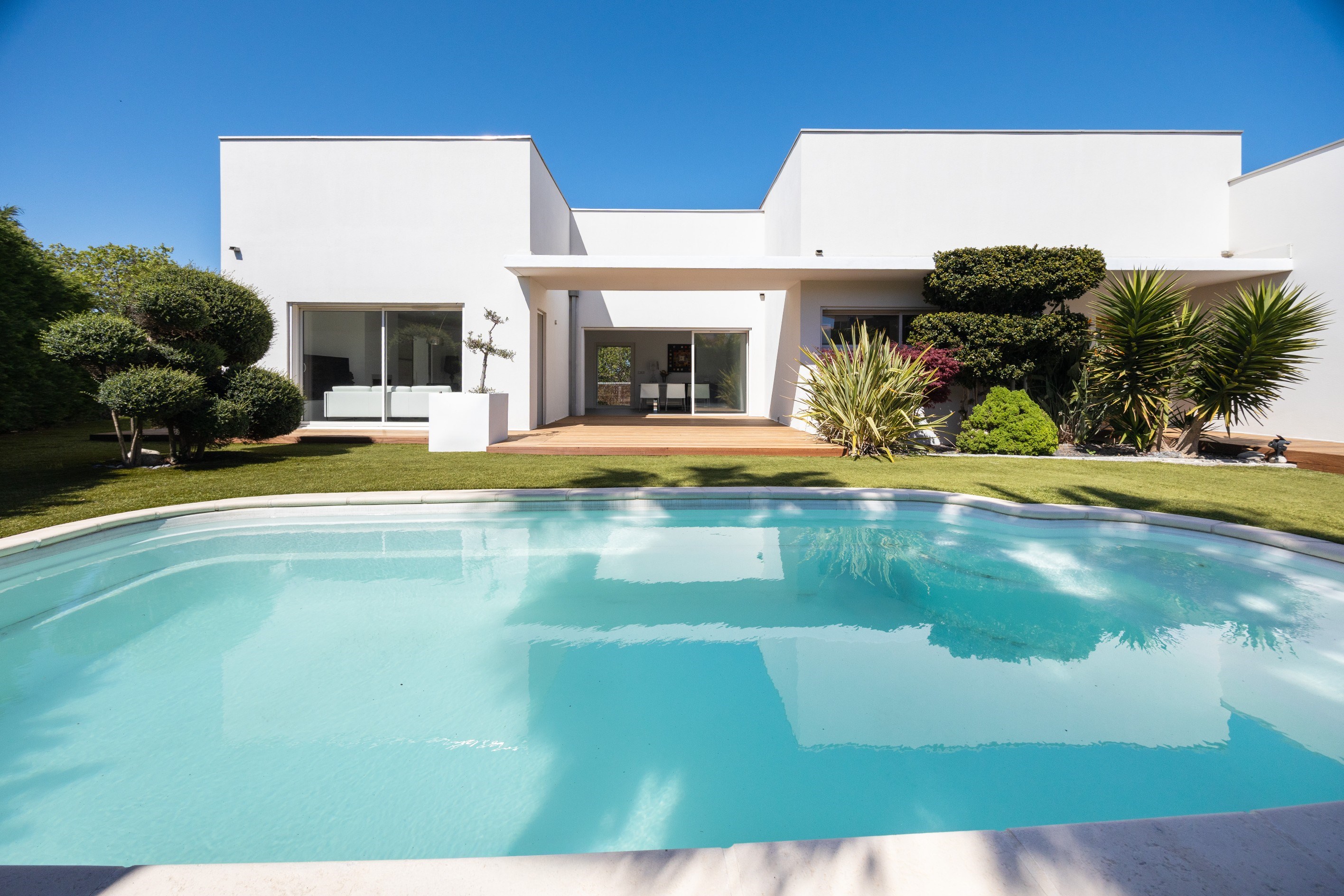 MODERN SINGLE-STORY HOME WITH A POOL IN A QUIET NEIGHBORHOOD - 物件實景