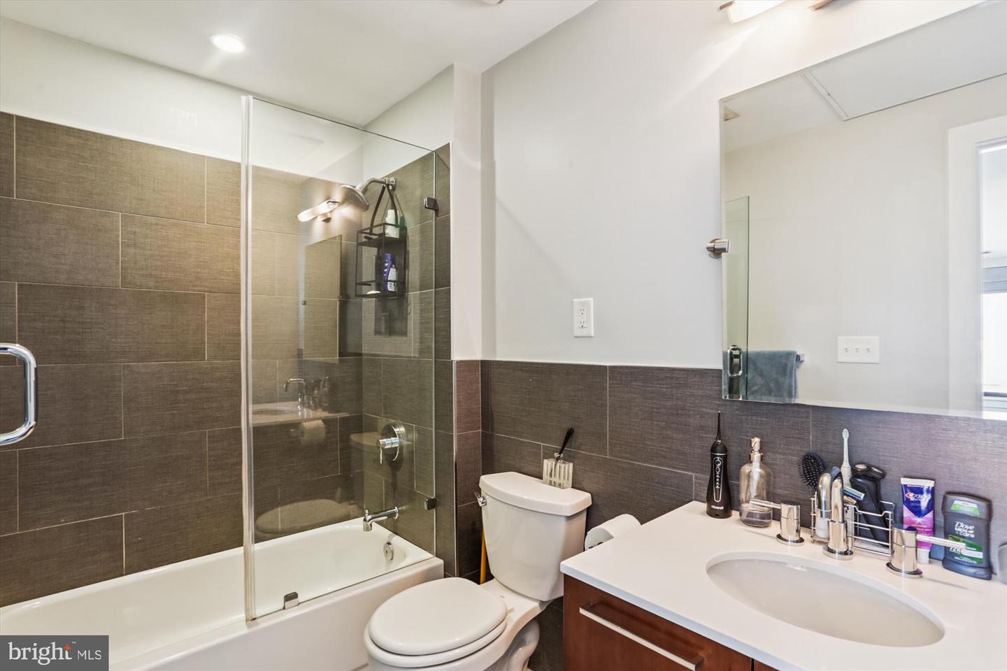 Washington, District of Columbia, 20009, United States, 1 Bedroom Bedrooms, ,1 BathroomBathrooms,Residential,For Sale,1906847
