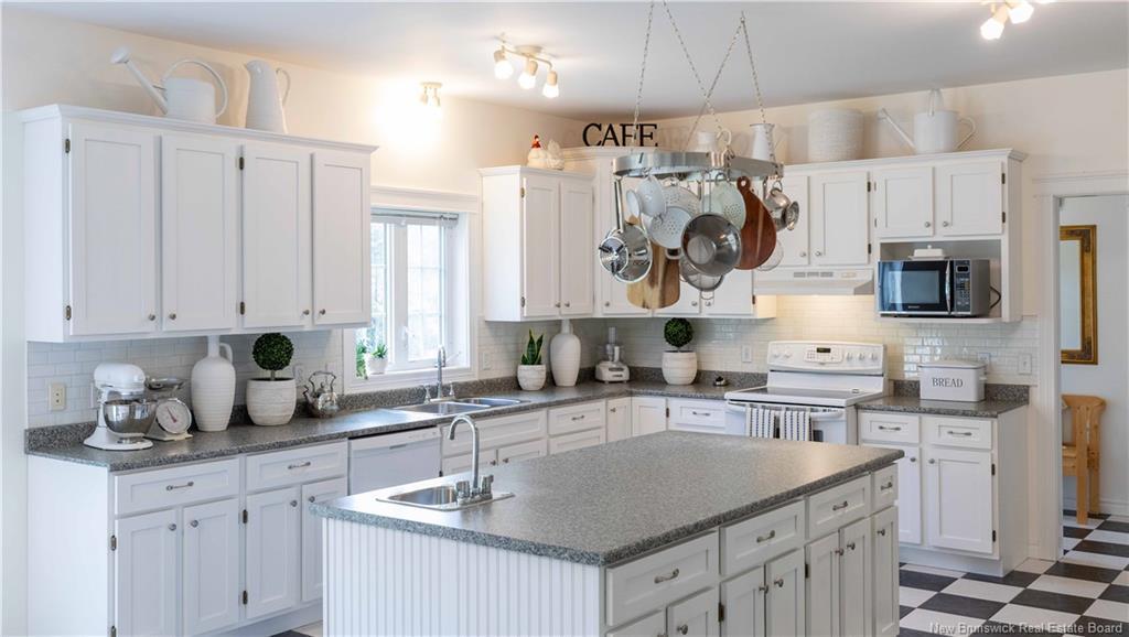 SAINT ANDREWS, New Brunswick, E5B 2N2, CA, 3 Bedrooms Bedrooms, ,3 BathroomsBathrooms,Residential,For Sale,1903293