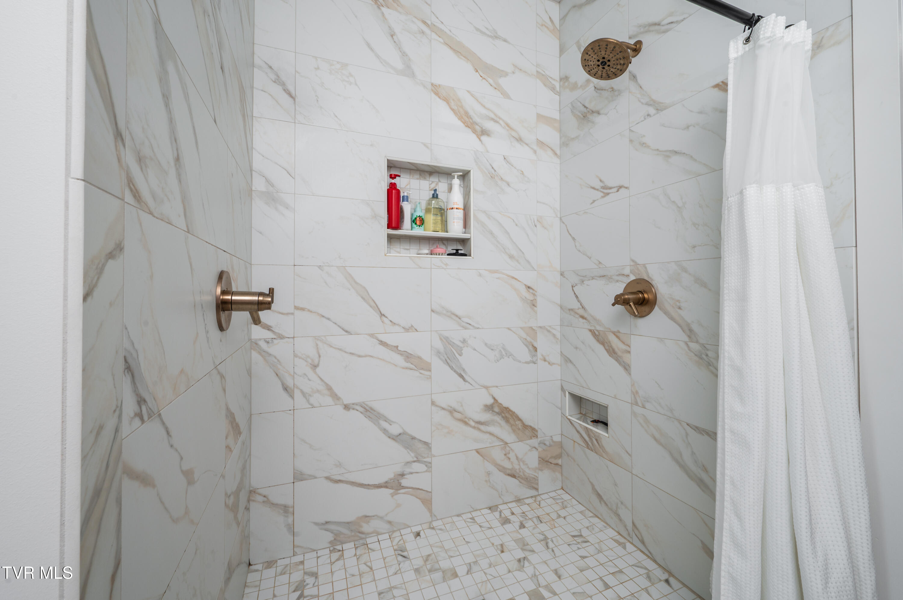 Kingsport, Tennessee, 37664, United States, 4 Bedrooms Bedrooms, ,4 BathroomsBathrooms,Residential,For Sale,1981214