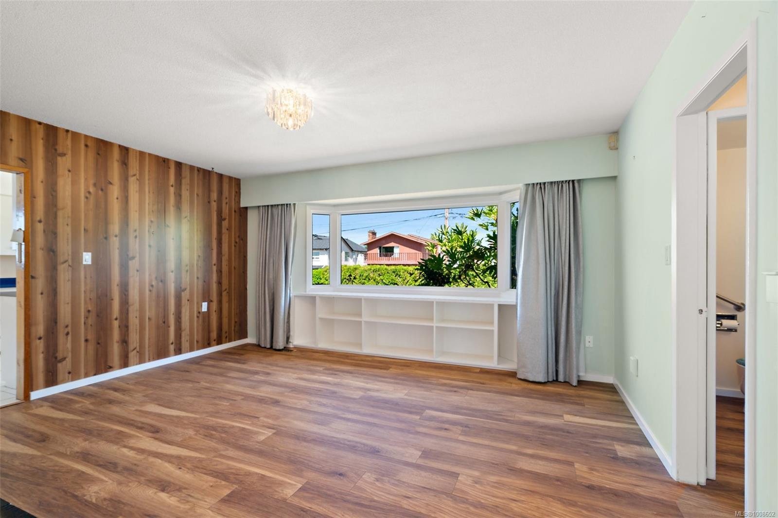 SAANICH, British Columbia, V8N 2E2, CA, 4 Bedrooms Bedrooms, ,Residential,For Sale,1949175