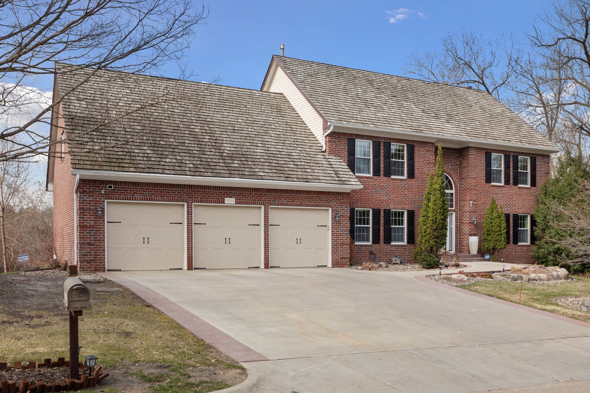  Serene Pondside Living in Edina Spacious Two-Story - 物件實景