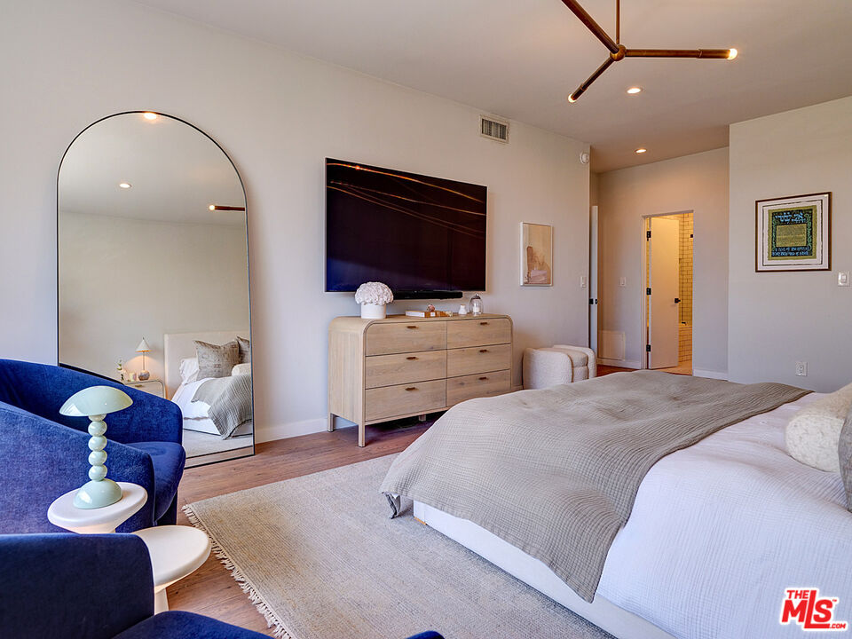 Los Angeles, California, 90025, United States, 3 Bedrooms Bedrooms, ,3 BathroomsBathrooms,Residential,For Sale,1947986